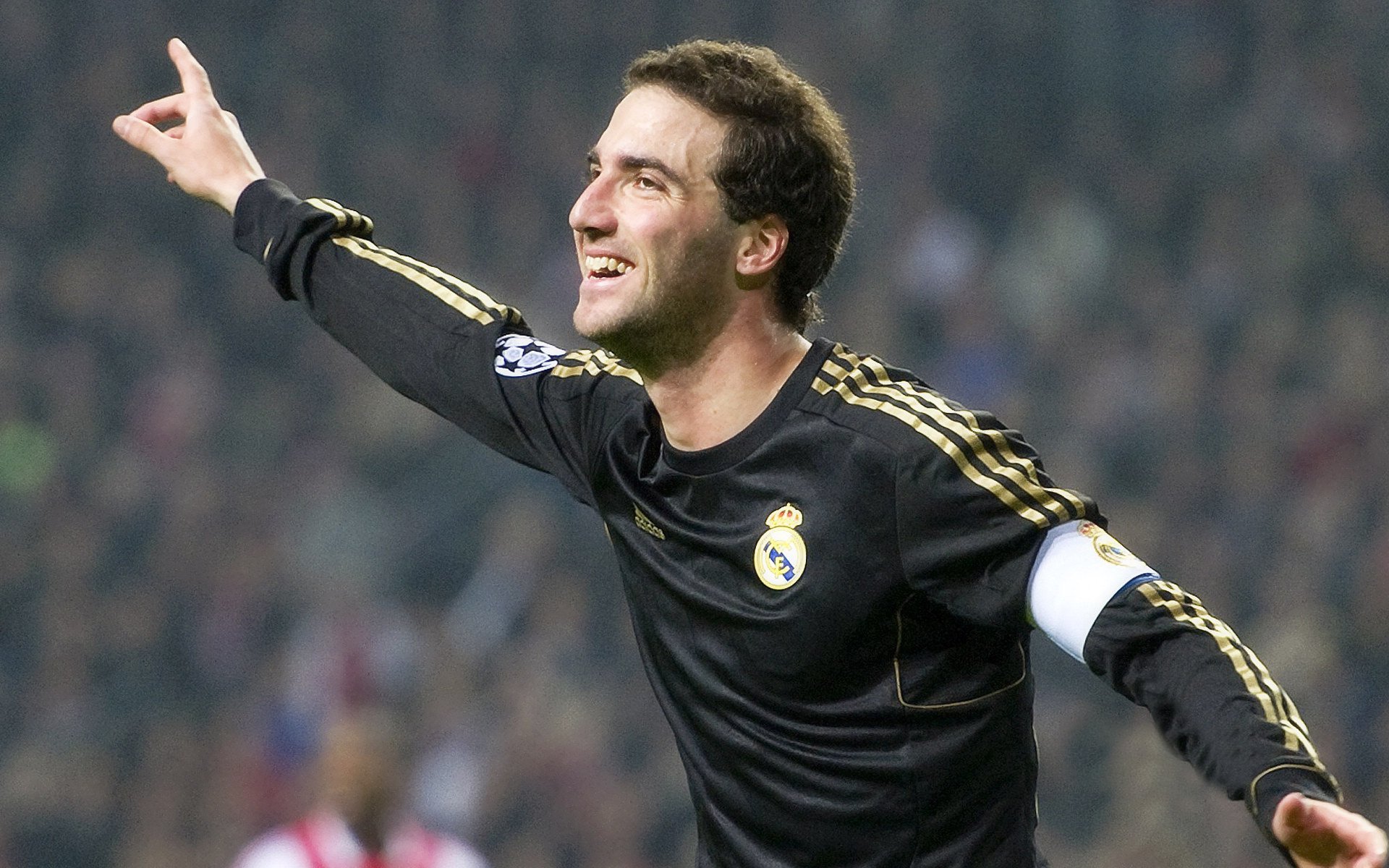 传奇衣钵:欧洲五大联赛的经典阵容复盘,欧洲五大联赛球衣