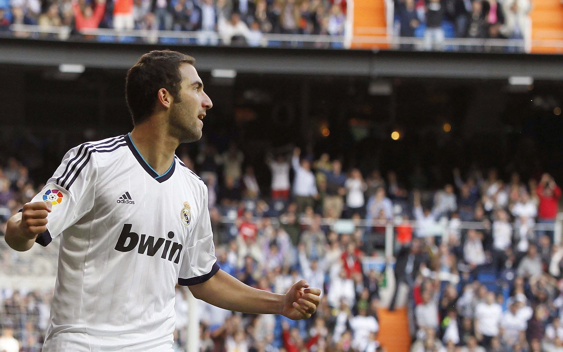 九游游戏-中超联赛观众人数回升，球迷热情高涨，中超联赛 观众